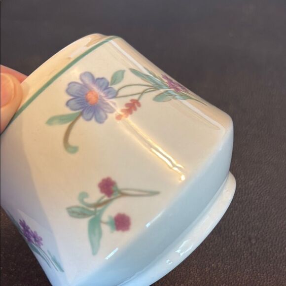 Oneida Ava Ceramic Sugar bowl with Lid Floral Design - Picture 3 of 8